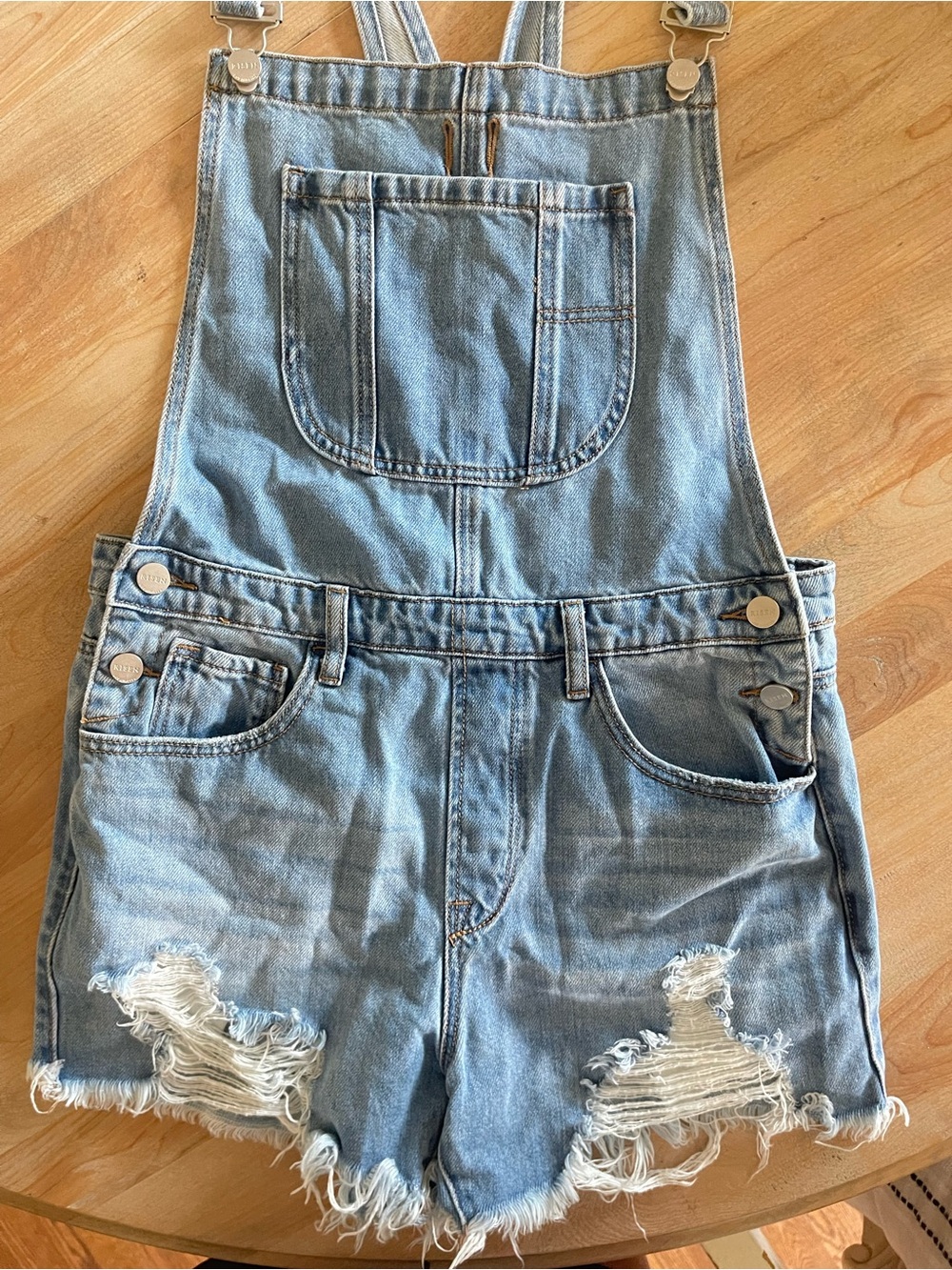 Risen Distressed Denim Overall Shorts Adj Strap Bib Front  Light Wash Size Large - Picture 7 of 16